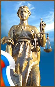 Статуя Фемиды над входом в Верховный суд Российской Федерации